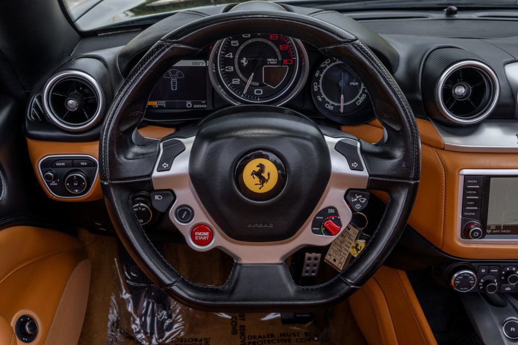 Used 2015 Ferrari California T RWD image 17