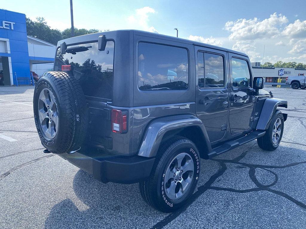 Used 2017 Jeep Wrangler Unlimited Sahara w/ Connectivity Group AWD/4WD image 7
