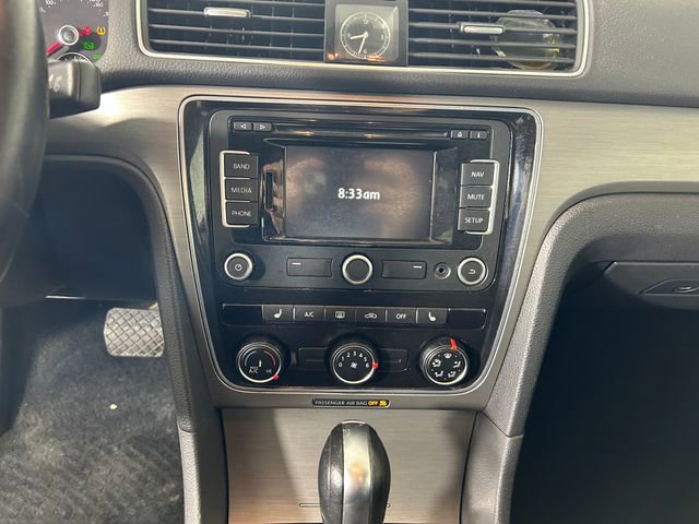 Used 2015 Volkswagen Passat 1.8T SE image 22