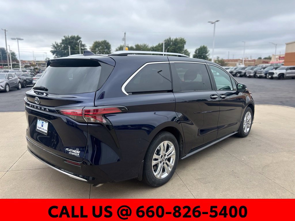 Used 2023 Toyota Sienna Platinum AWD/4WD image 6