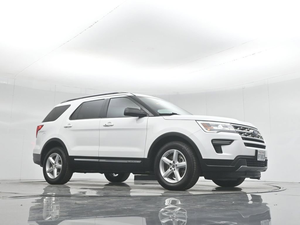 Used 2018 Ford Explorer XLT image 4