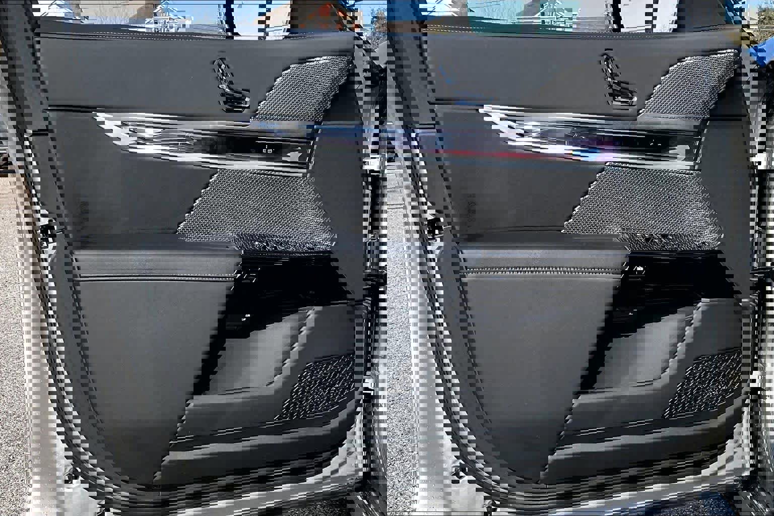 Used 2025 BMW i7 eDrive50 image 20