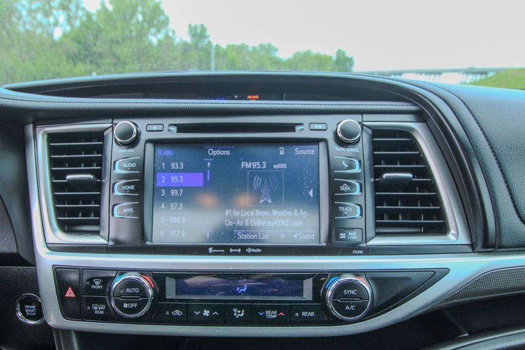 Used 2019 Toyota Highlander SE w/ Nightshade Edition AWD/4WD image 29