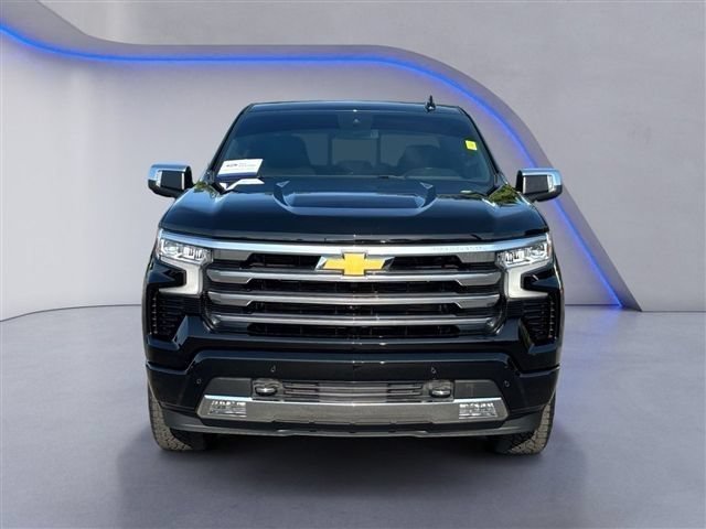 Used 2025 Chevrolet Silverado 1500 High Country w/ Z71 Off-Road Package AWD/4WD image 7