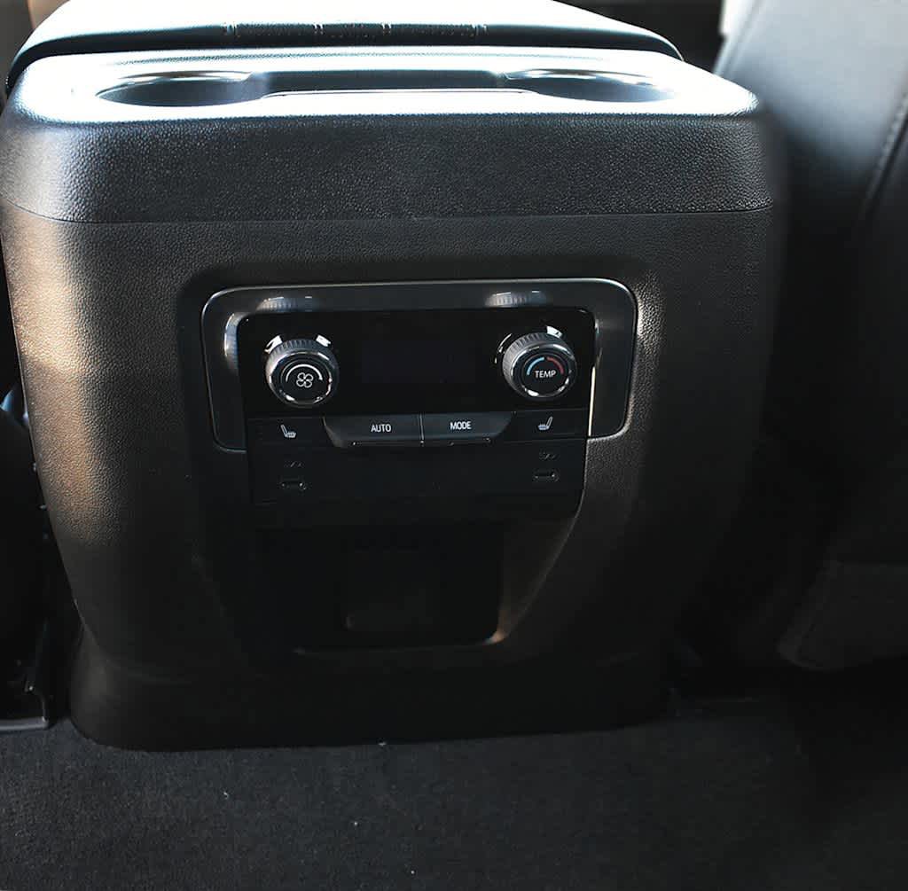 Used 2025 Chevrolet Tahoe High Country AWD/4WD image 11