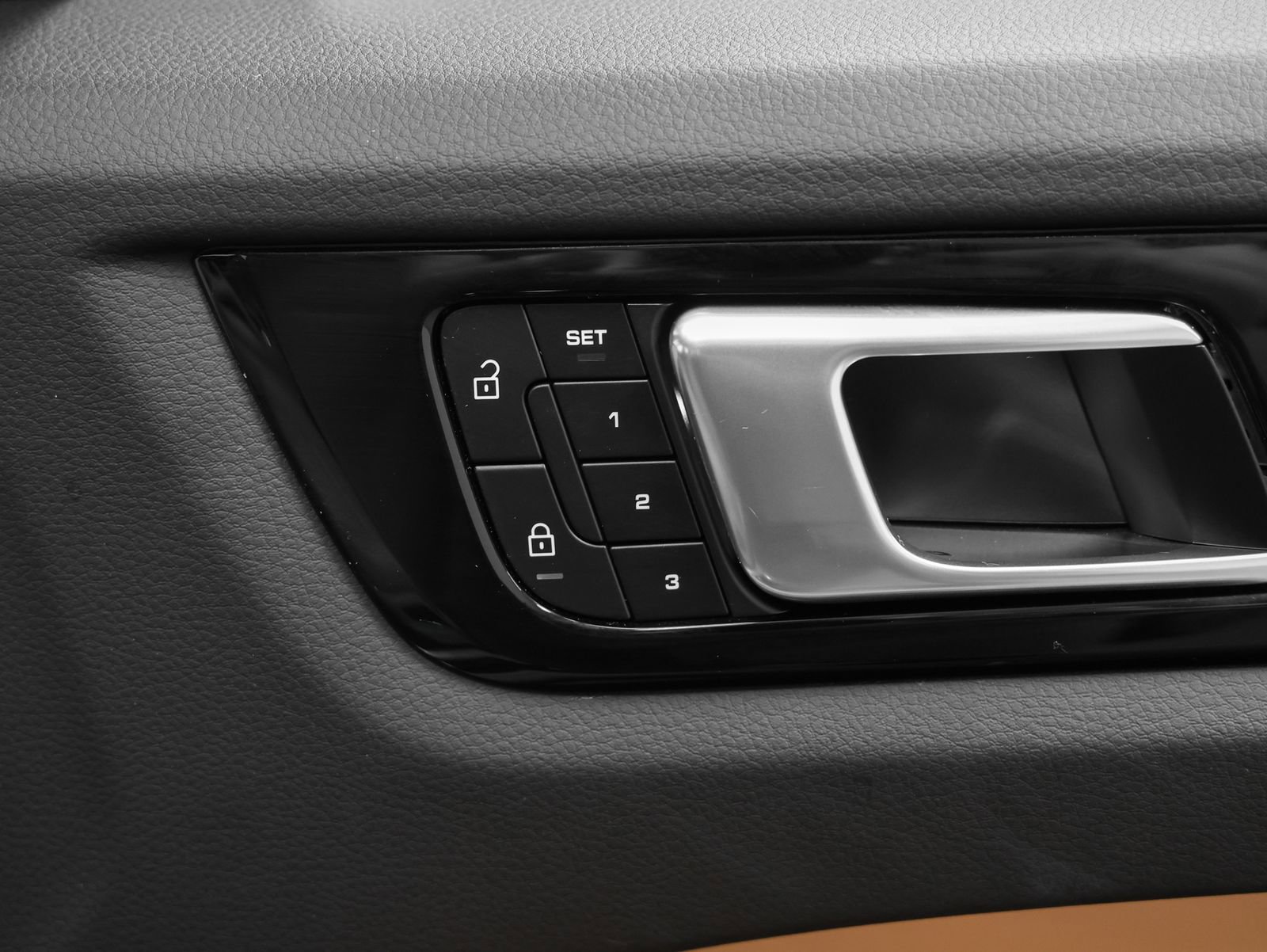 Certified 2023 Porsche Cayenne AWD/4WD image 20