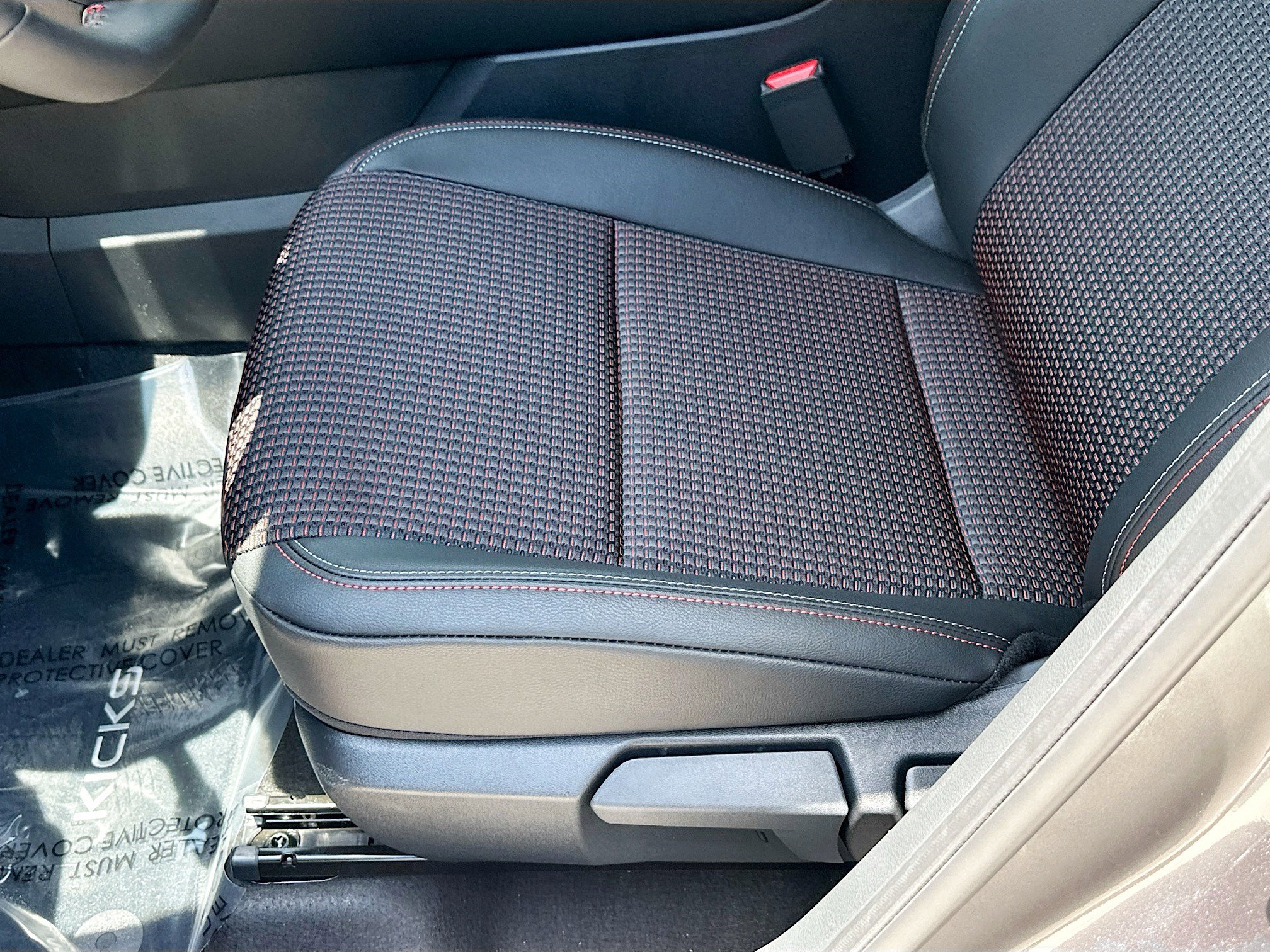 New 2025 Nissan Kicks SR FWD image 13