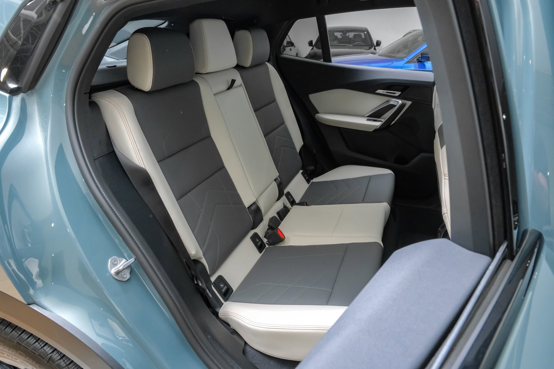 Used 2025 BMW X2 xDrive28i AWD/4WD image 42