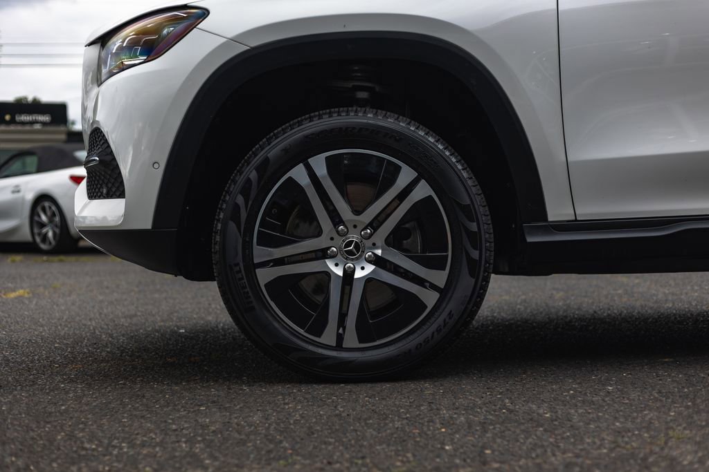 Used 2021 Mercedes-Benz GLS 450 4MATIC image 12