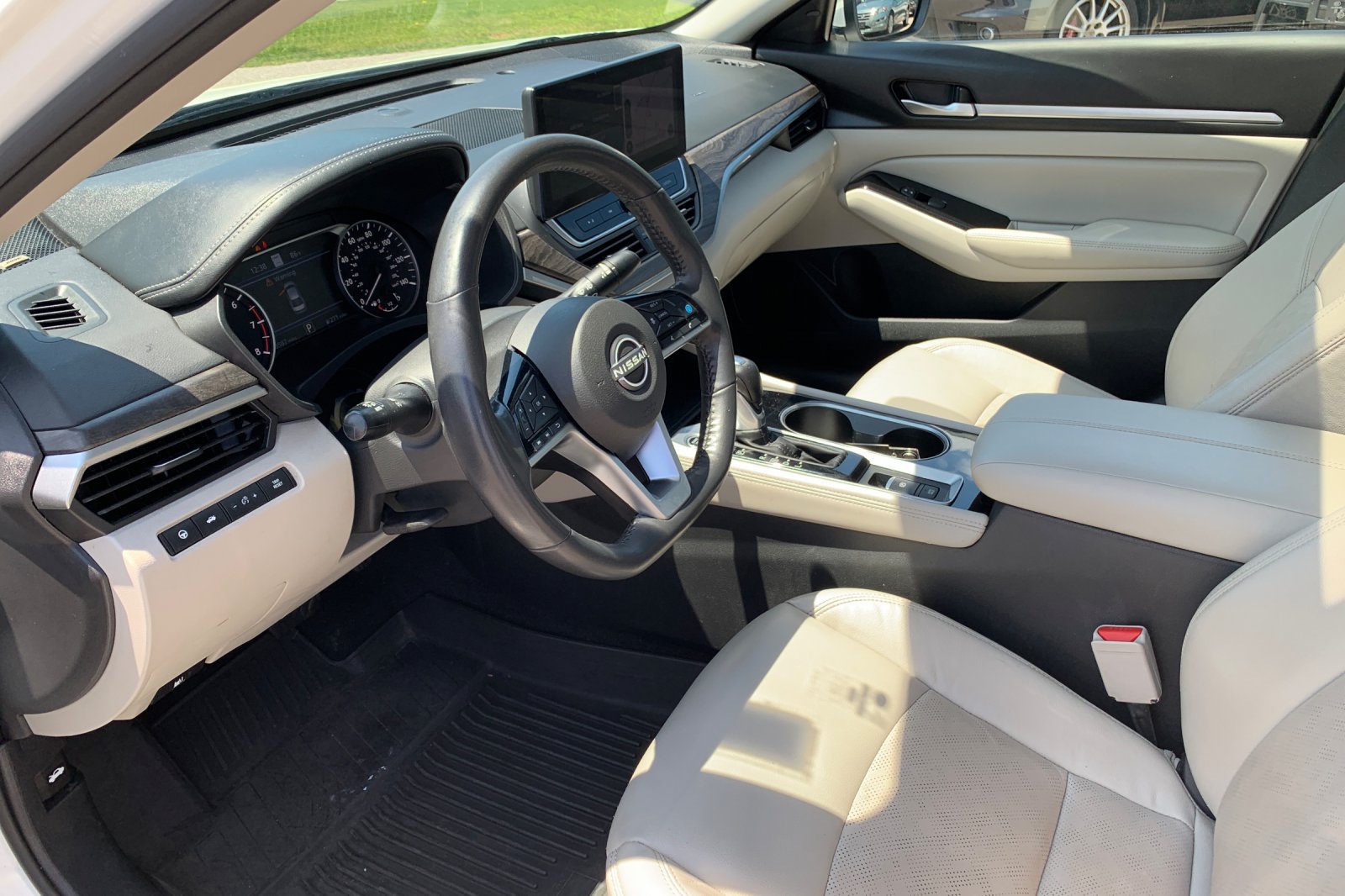 Used 2024 Nissan Altima 2.5 SL FWD image 10
