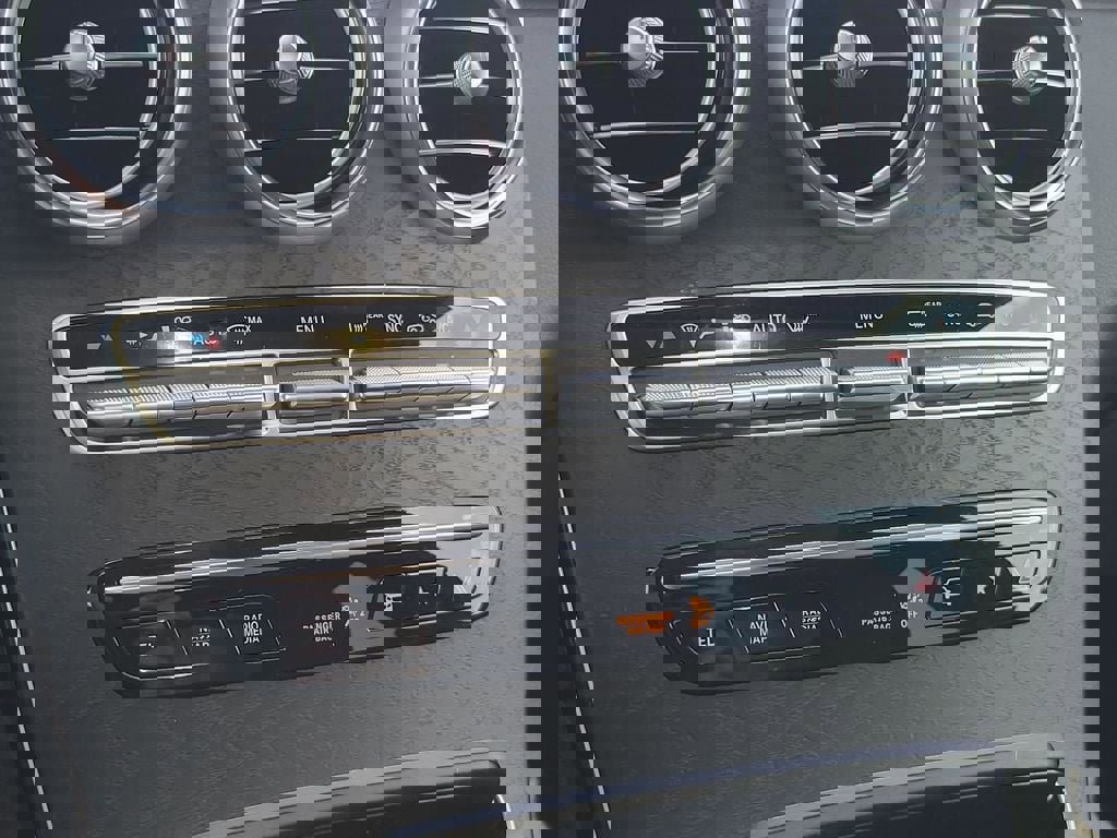 Used 2021 Mercedes-Benz GLC 300 image 23