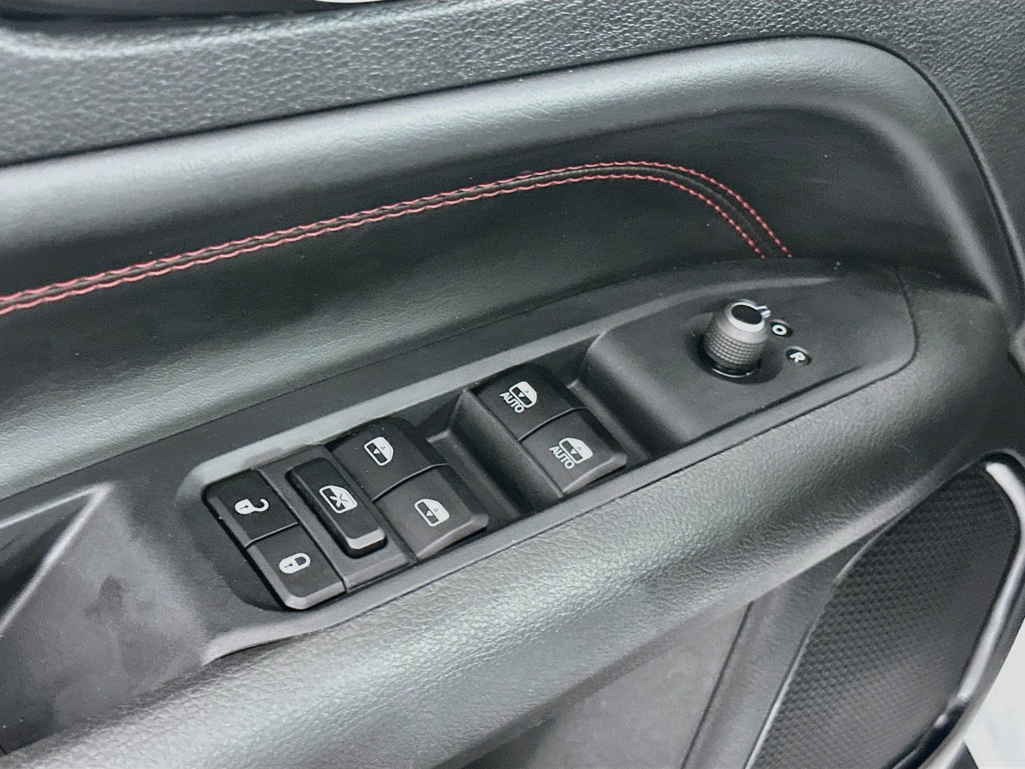 Used 2025 Jeep Compass Trailhawk AWD/4WD image 15