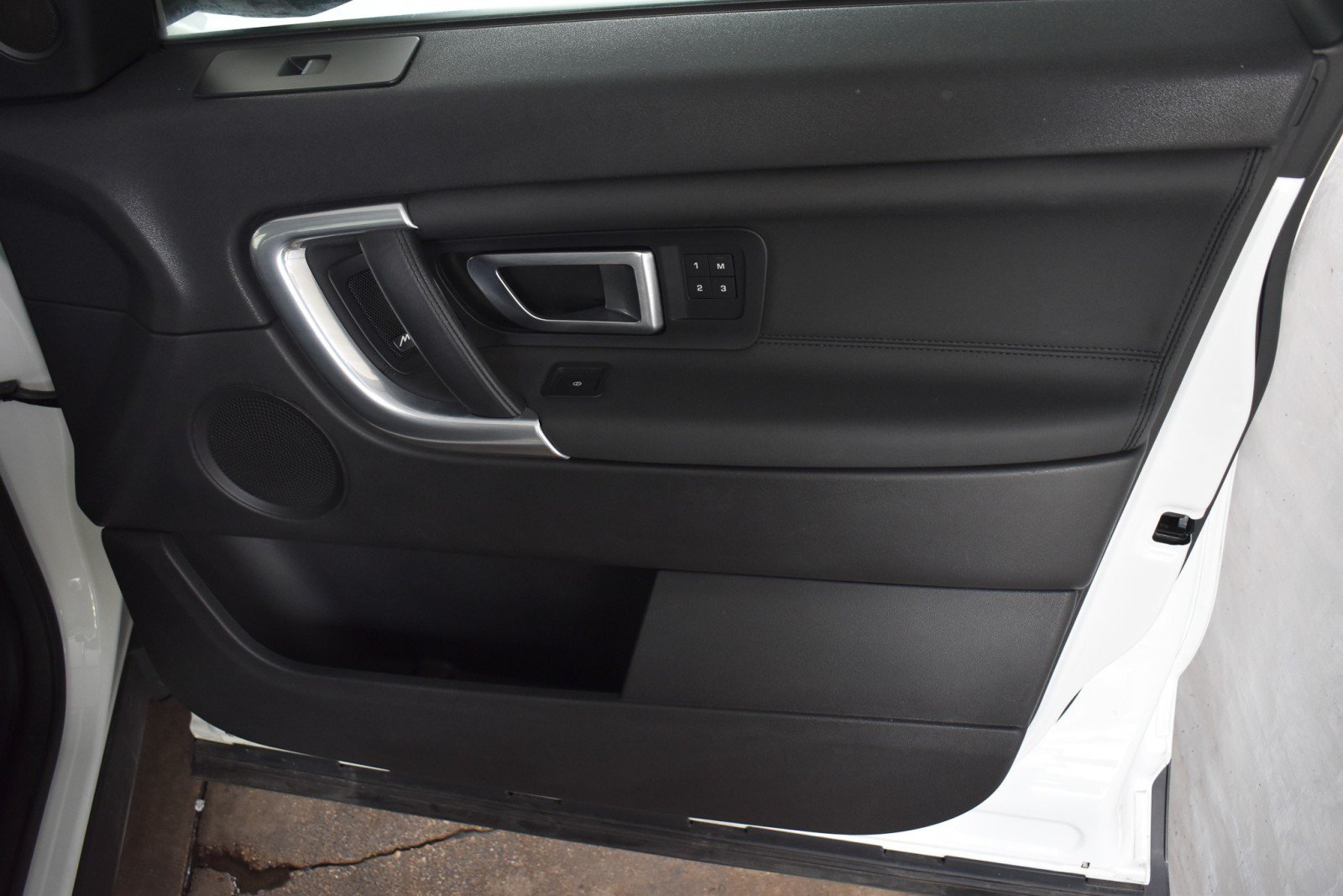 Used 2019 Land Rover Discovery Sport HSE AWD/4WD image 38
