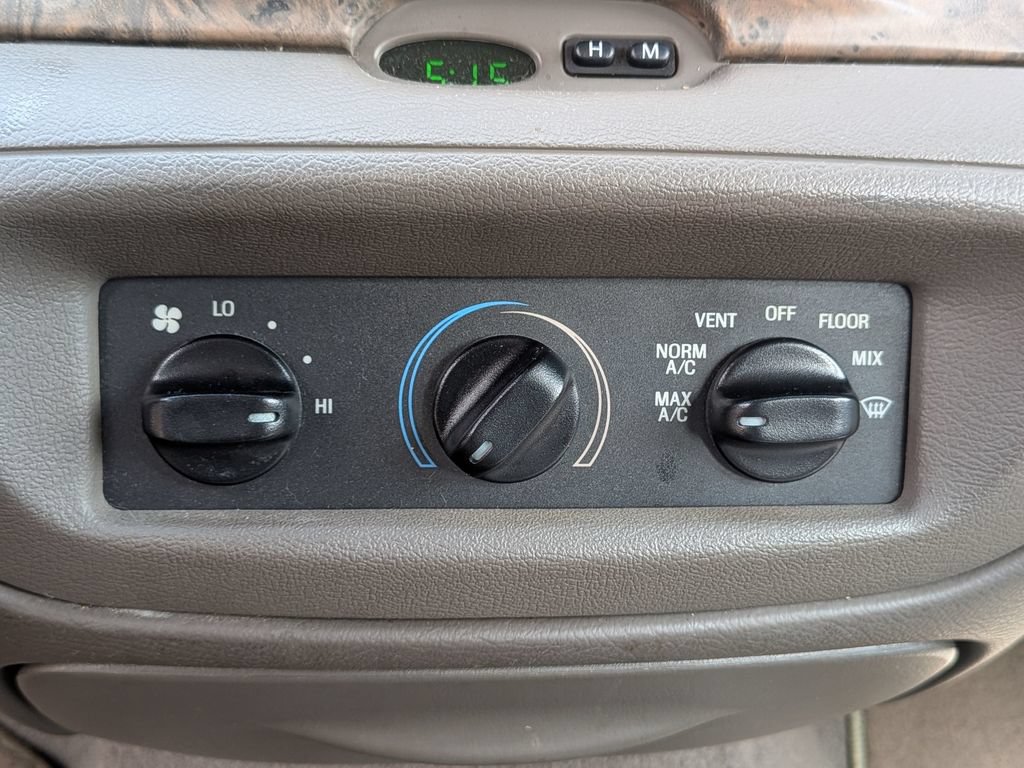 Used 1999 Ford Crown Victoria RWD image 19