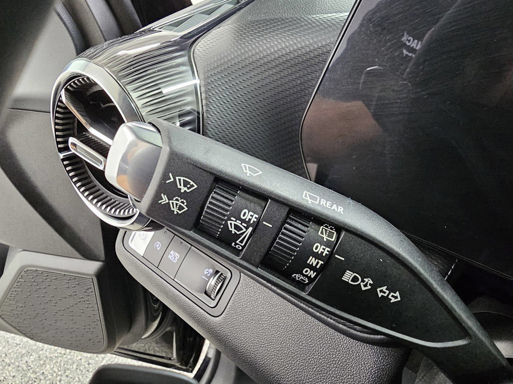 Used 2025 Chevrolet Equinox LT w/ Safety and Technology Package FWD image 31