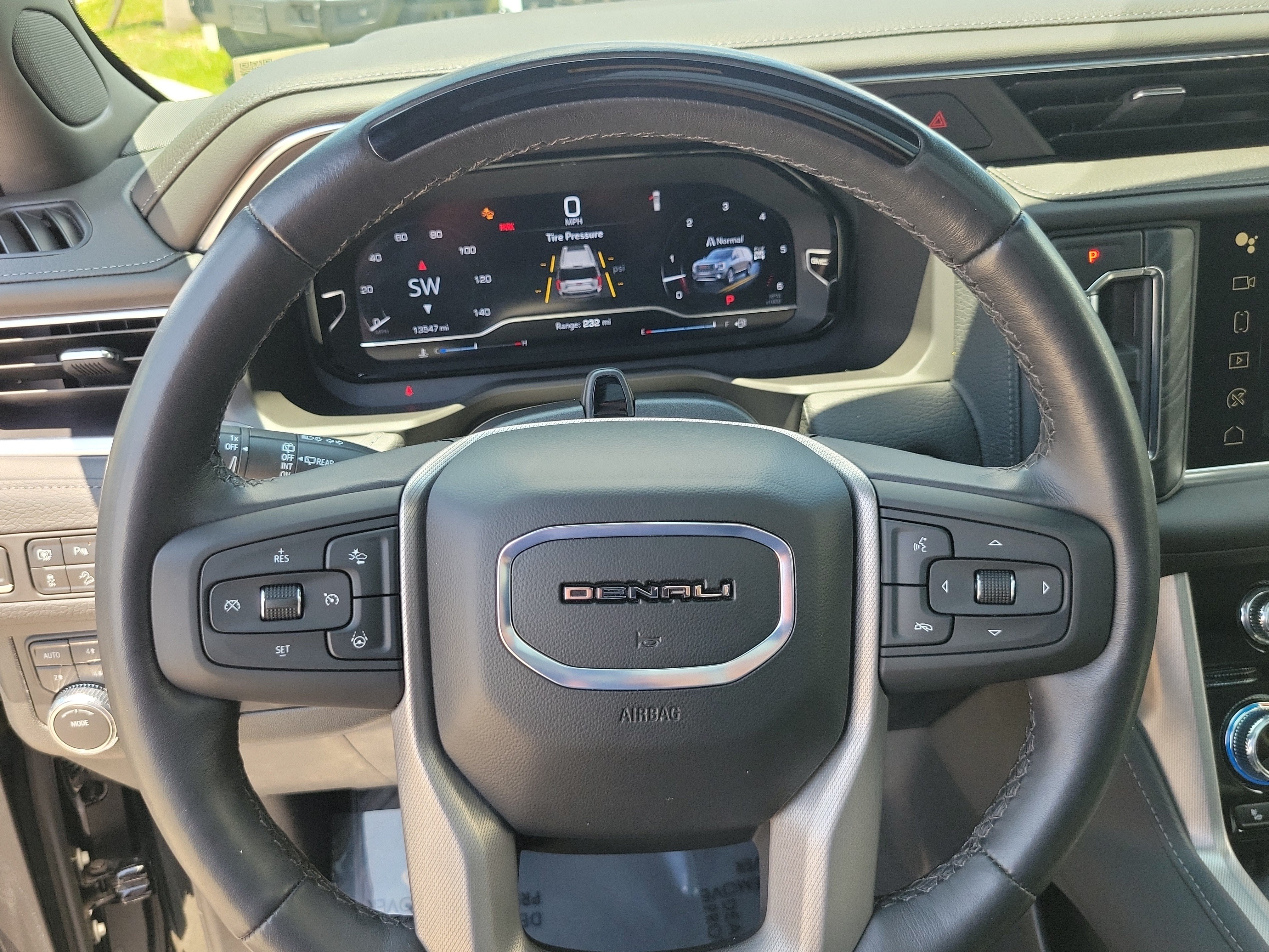 Used 2024 GMC Yukon XL Denali w/ Advanced Technology Package AWD/4WD image 21