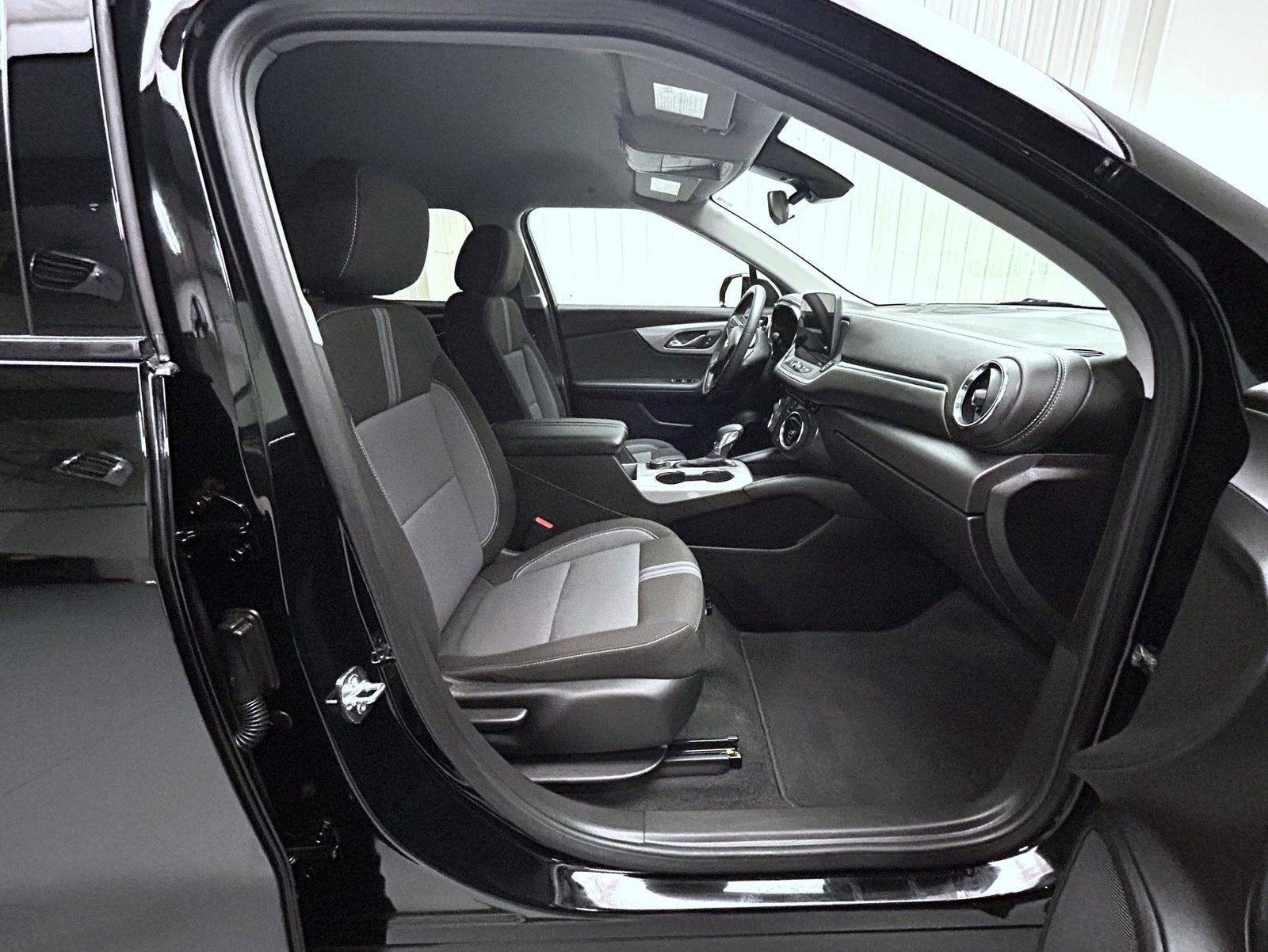 Used 2025 Chevrolet Blazer LT AWD/4WD image 15