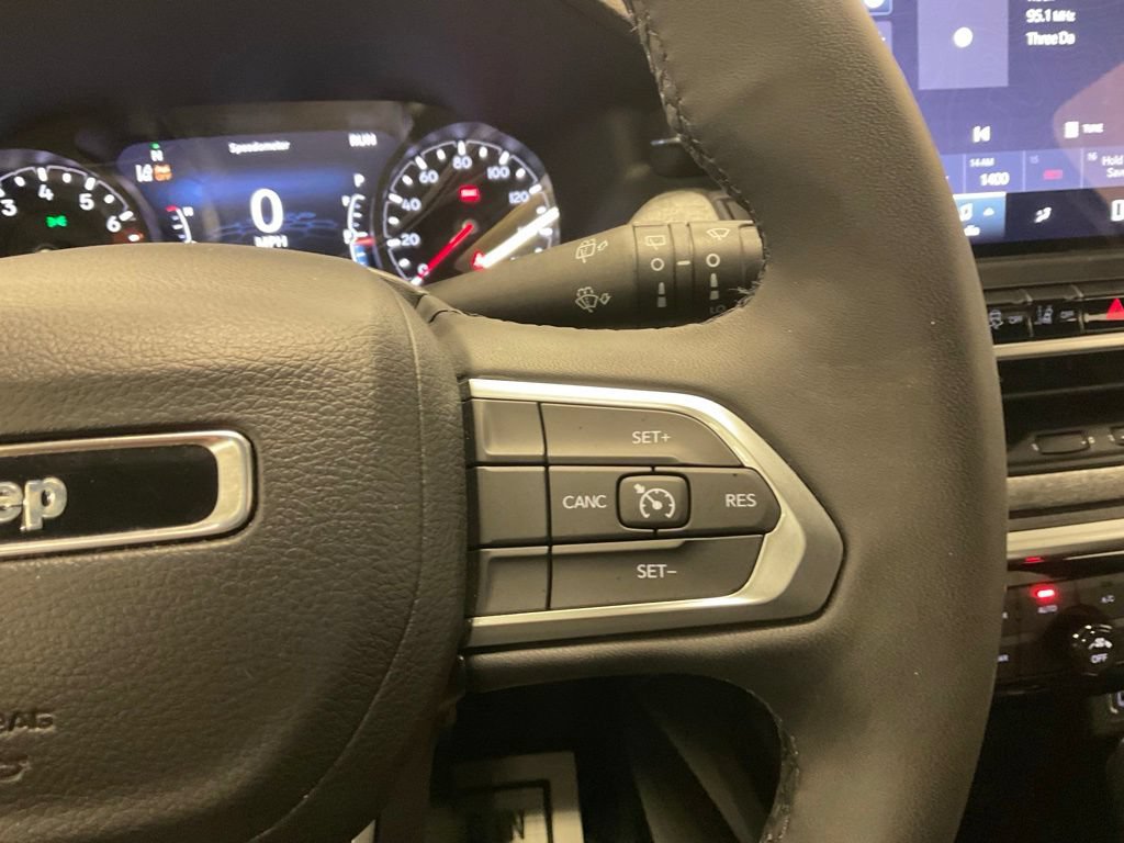 Used 2023 Jeep Compass Latitude w/ Convenience Group AWD/4WD image 20