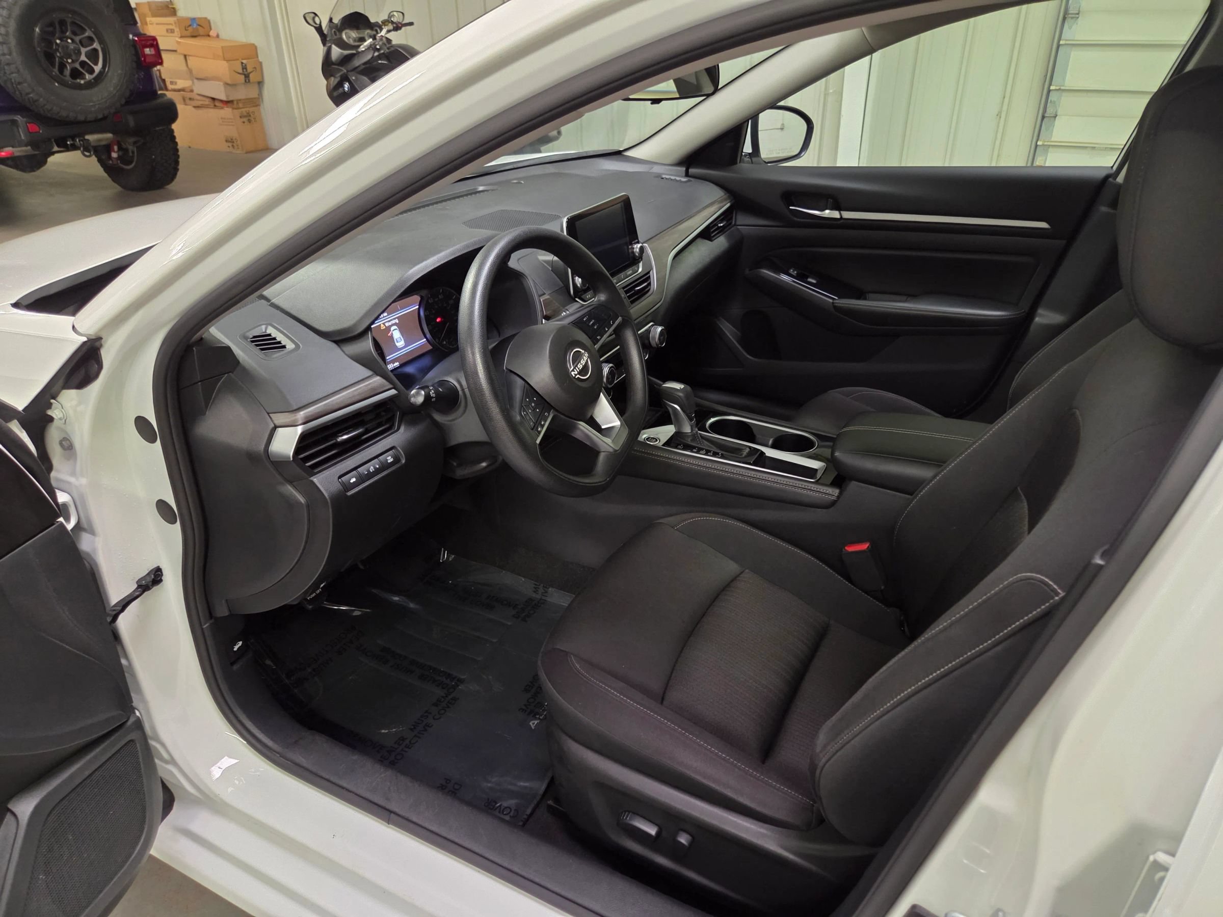 Used 2023 Nissan Altima 2.5 SV FWD image 14