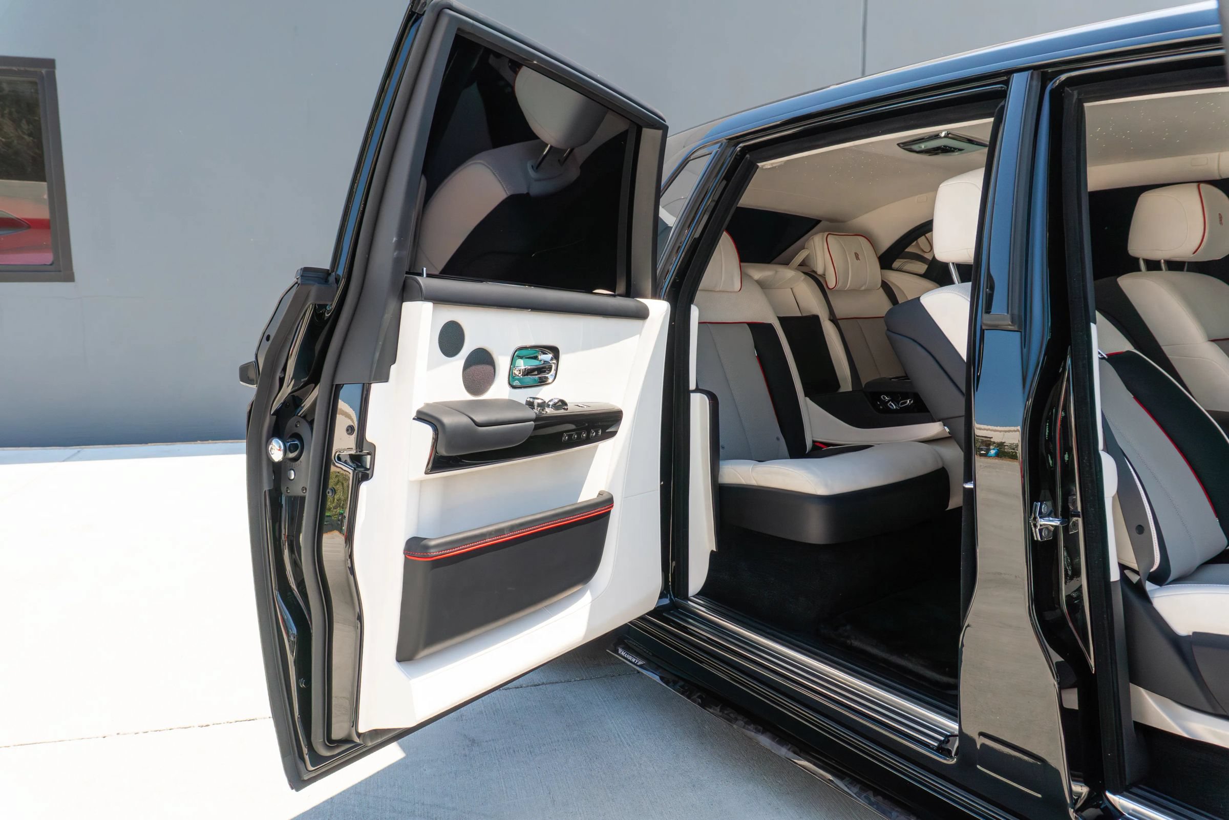Used 2024 Rolls-Royce Phantom Sedan w/ The Phantom Package RWD image 70
