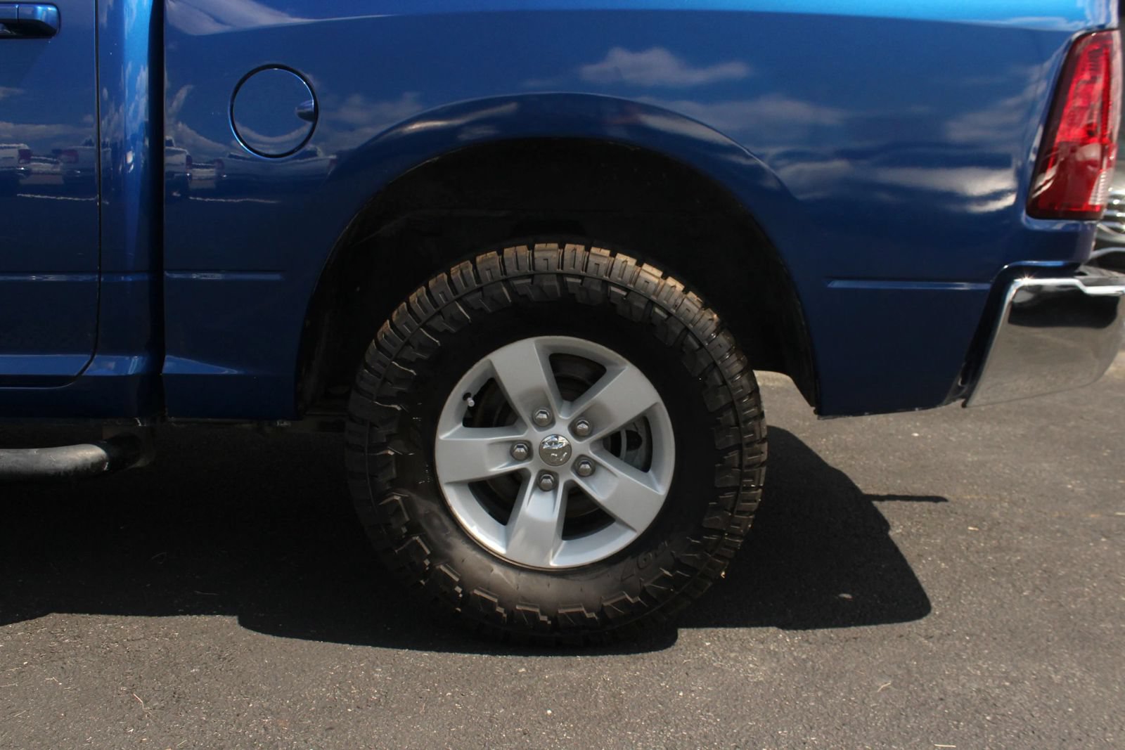 Used 2019 RAM 1500 Classic SLT w/ Luxury Group AWD/4WD image 4