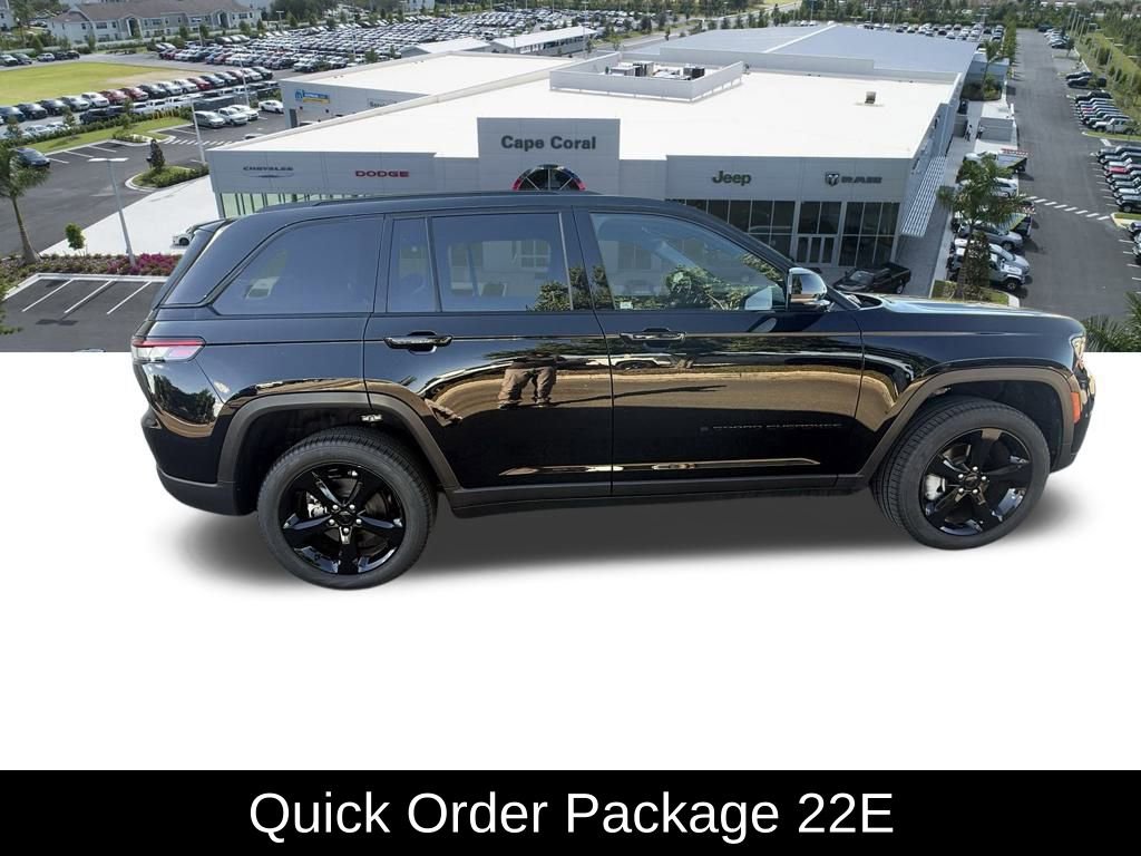 Certified 2025 Jeep Grand Cherokee Limited w/ Black Appearance Package image 3