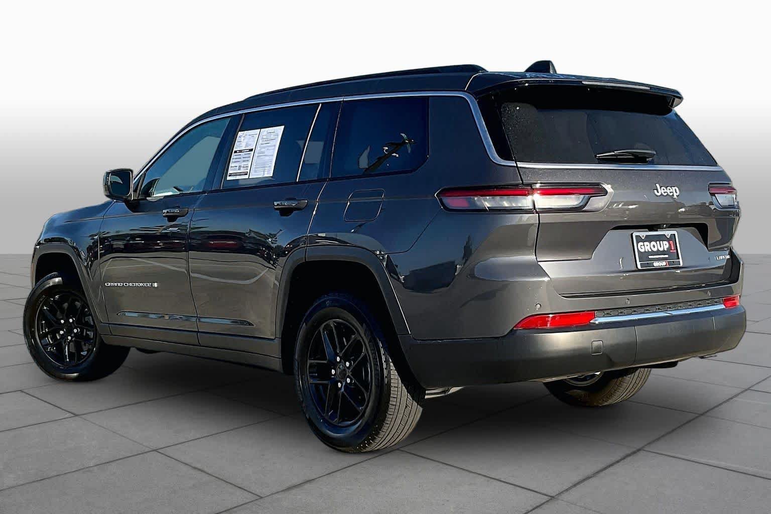 Used 2024 Jeep Grand Cherokee L Laredo RWD image 12