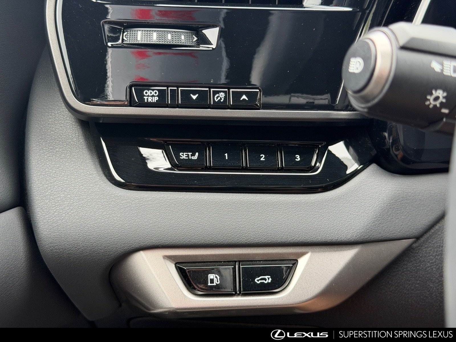 Used 2025 Lexus RX 350h w/ Convenience Package AWD/4WD image 18