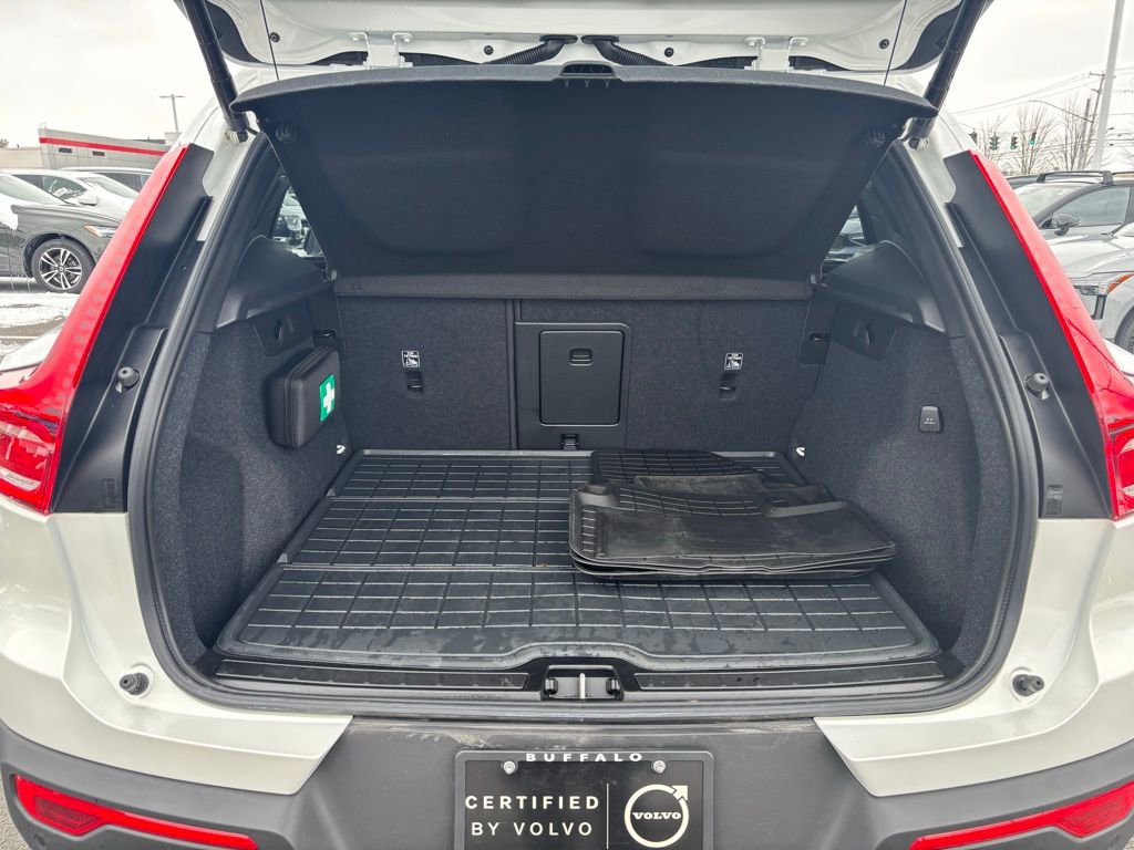 Certified 2026 Volvo XC40 B5 Plus w/ Protection Package Premier image 25
