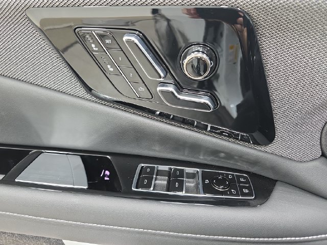 New 2027 Cadillac Optiq Luxury w/ LPO, Floor Liner Package AWD/4WD image 25