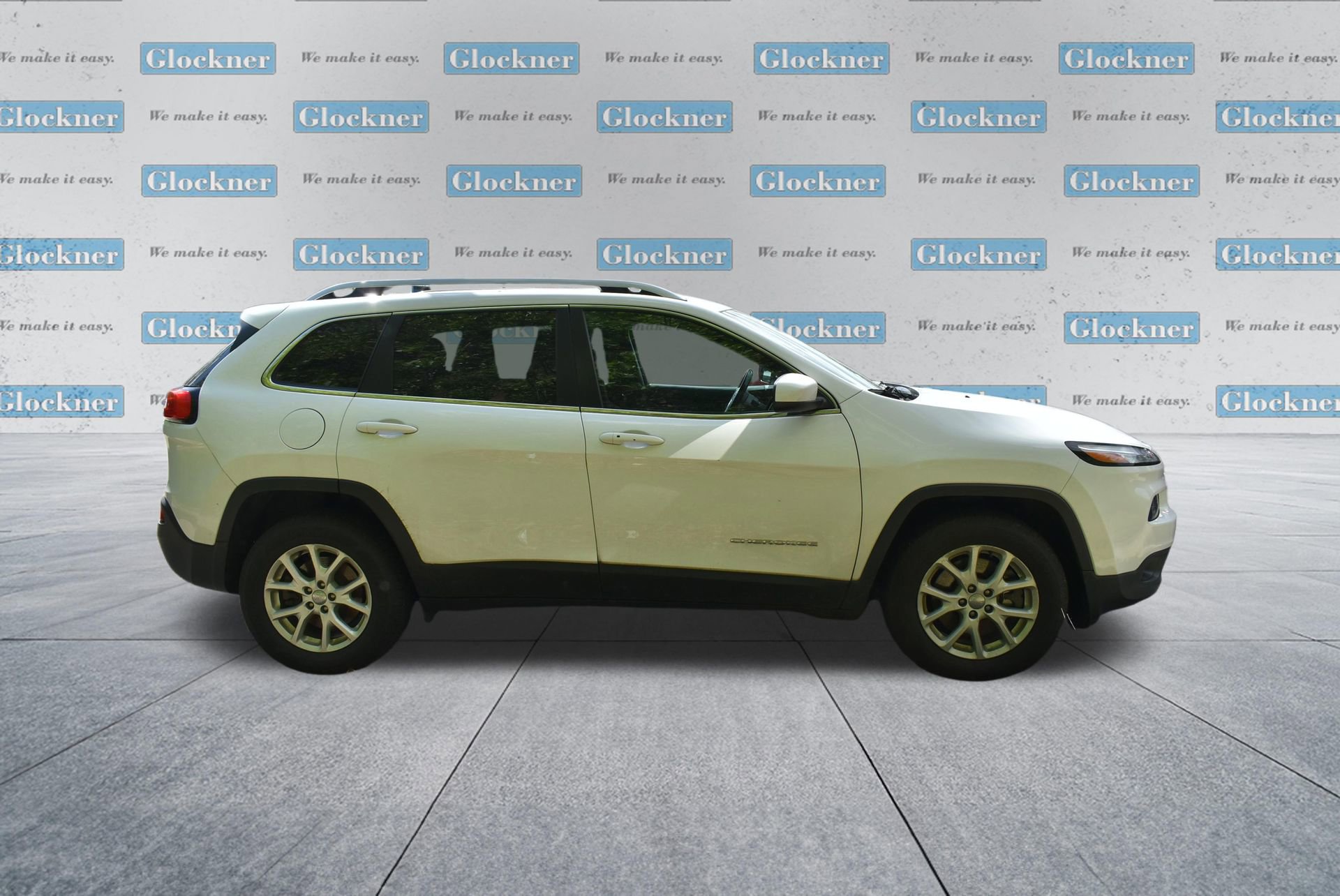 Used 2018 Jeep Cherokee Latitude Plus w/ Cold Weather Group AWD/4WD image 13