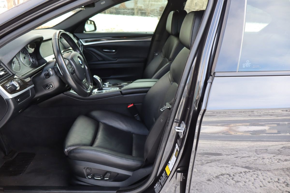 Used 2013 BMW 550i xDrive Sedan image 19