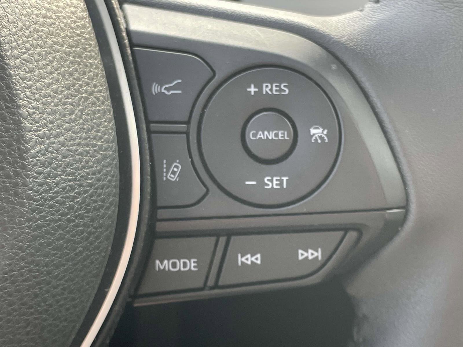 Used 2023 Toyota RAV4 XLE Premium image 8