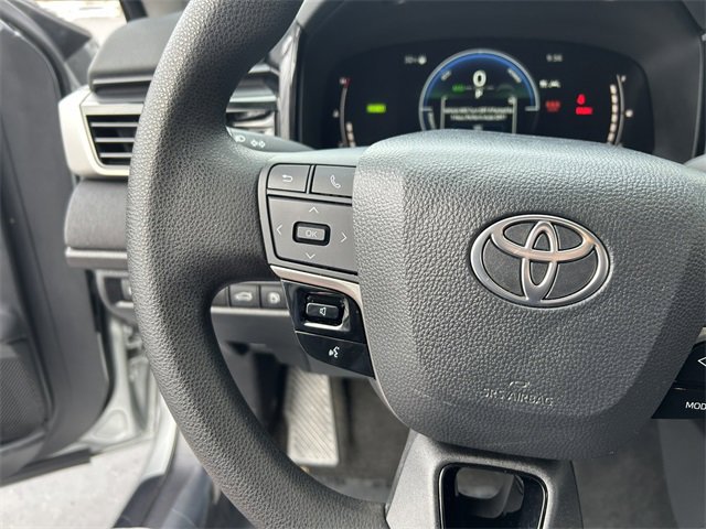 Used 2025 Toyota Camry LE image 15