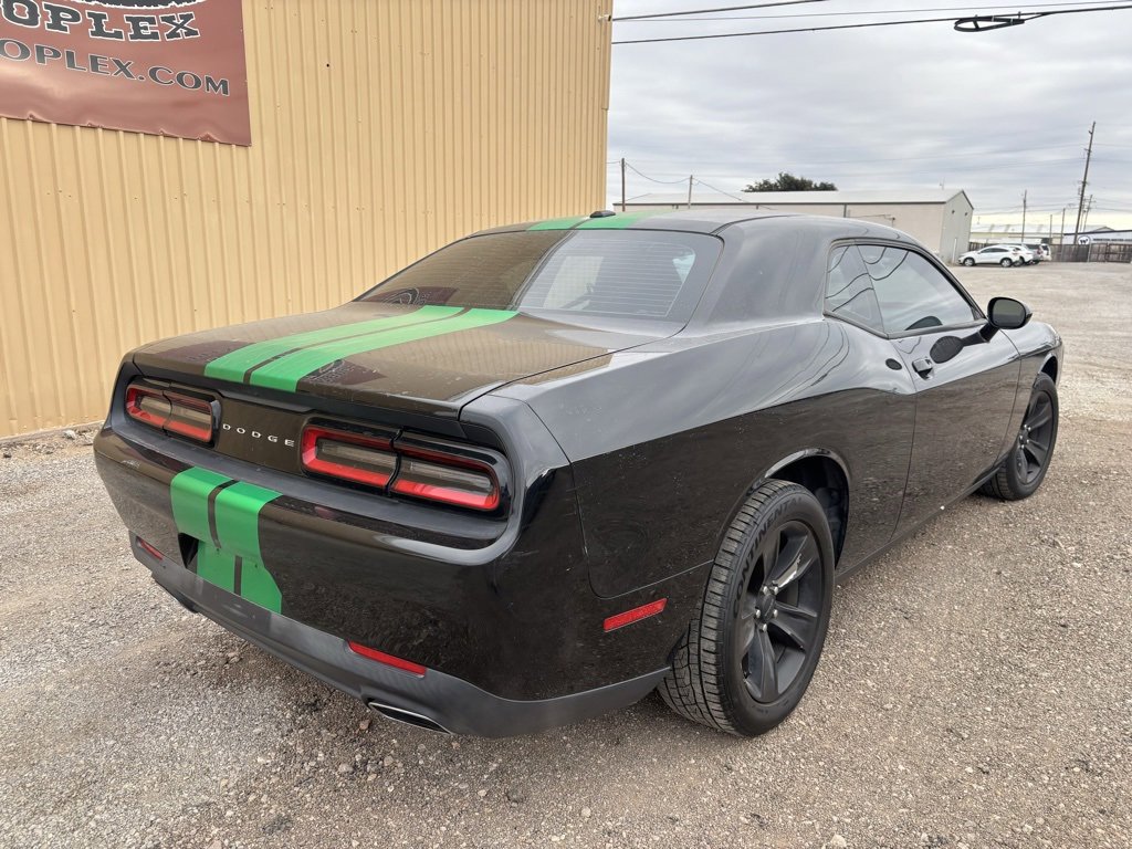 Used 2017 Dodge Challenger SXT image 7