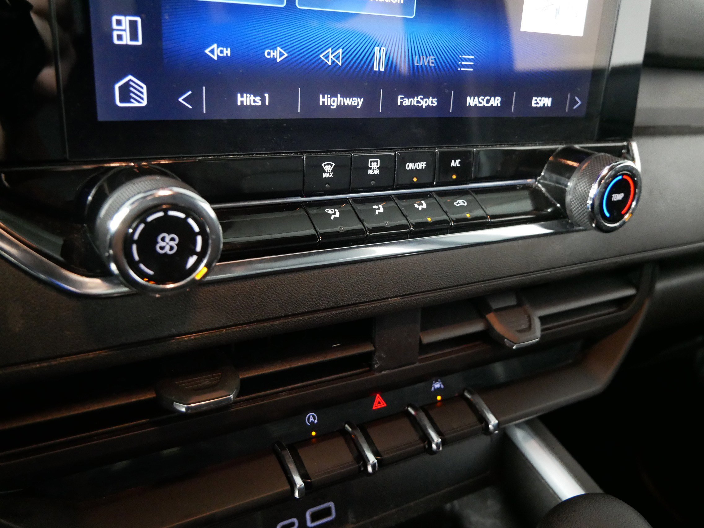 Used 2023 Chevrolet Colorado Trail Boss image 23