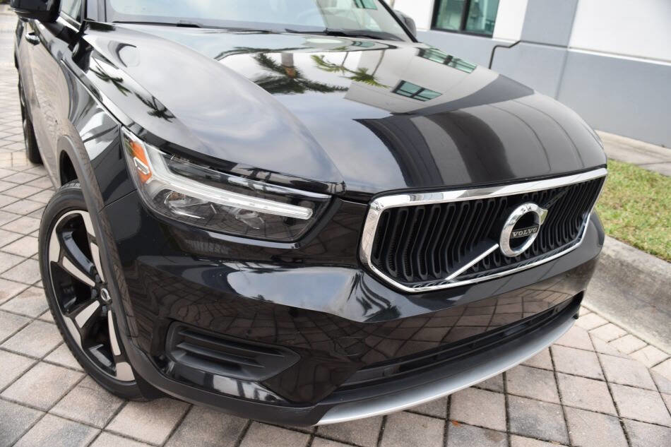 Used 2020 Volvo XC40 T5 Momentum w/ Protection Package Premier image 8