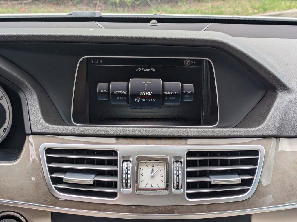 Used 2016 Mercedes-Benz E 350 Sedan image 4