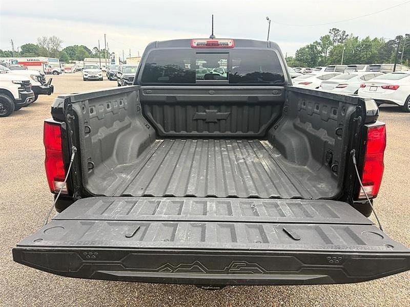 Used 2025 Chevrolet Colorado ZR2 w/ Technology Package AWD/4WD image 13