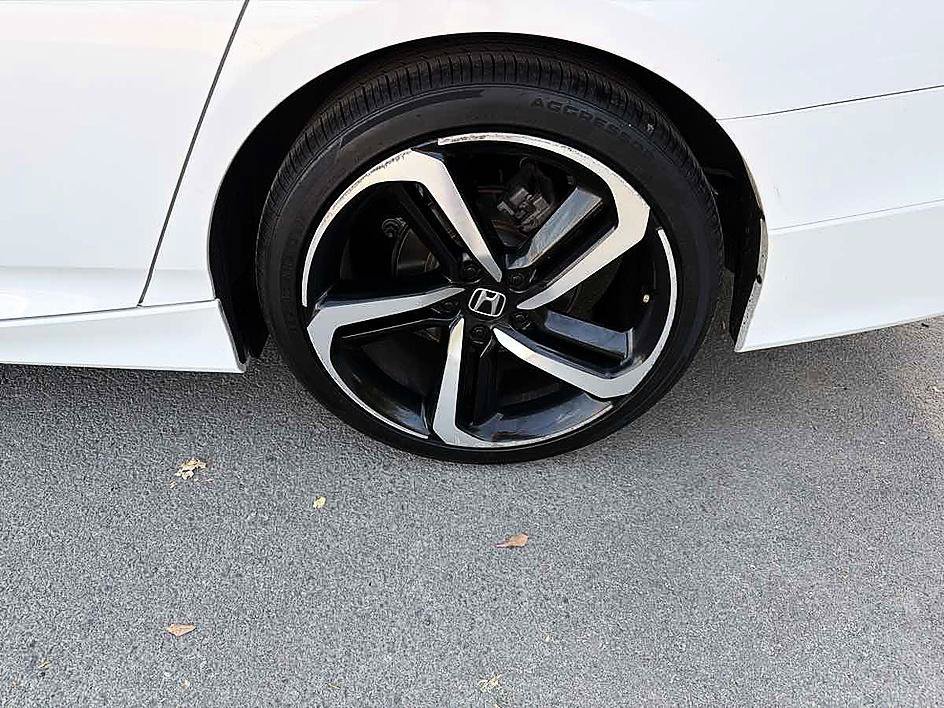 Used 2018 Honda Accord Sport image 8