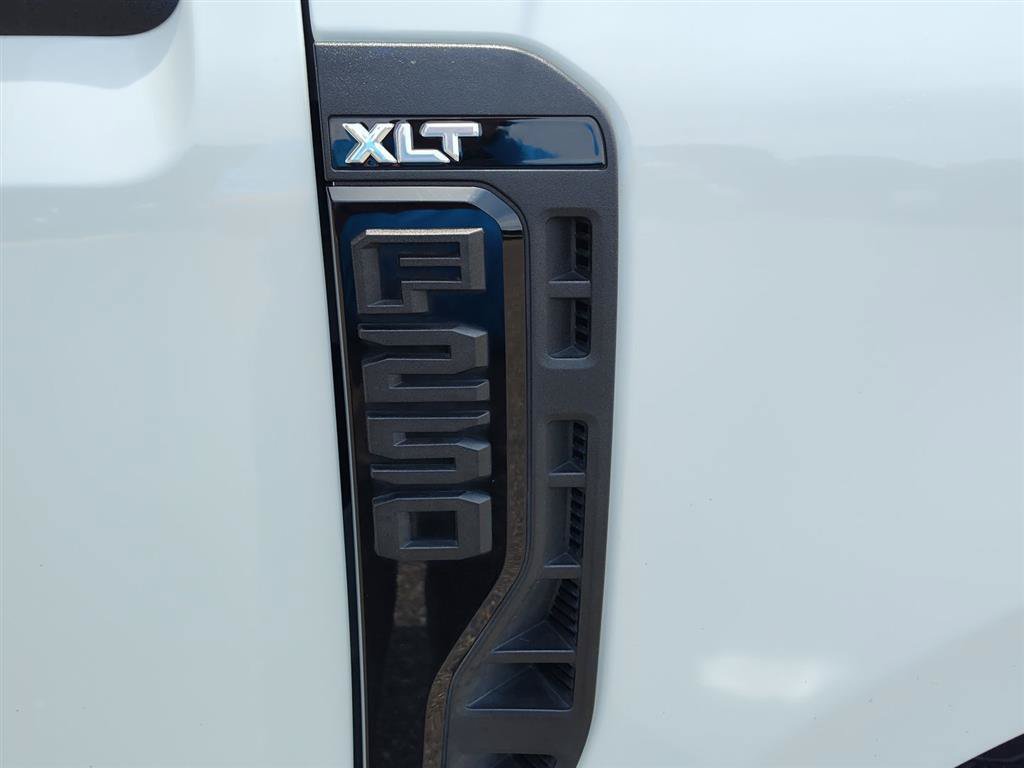 Used 2023 Ford F250 XLT w/ XLT Premium Package AWD/4WD image 6