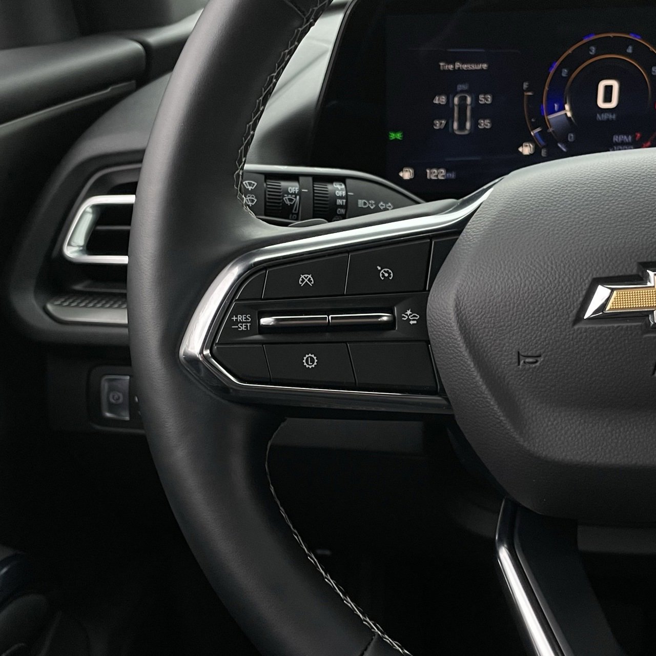 Used 2025 Chevrolet Traverse LT image 13