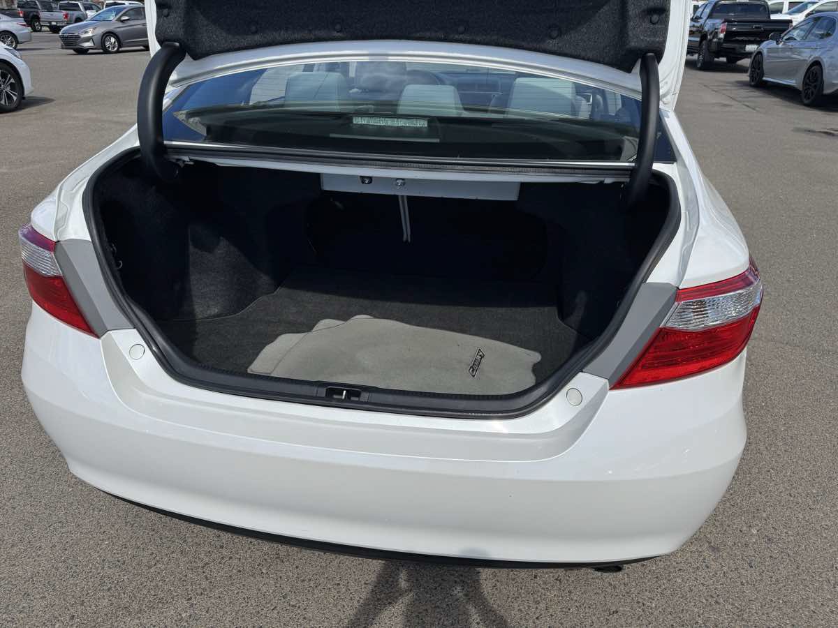 Used 2017 Toyota Camry XLE w/ Convenience Package FWD image 18