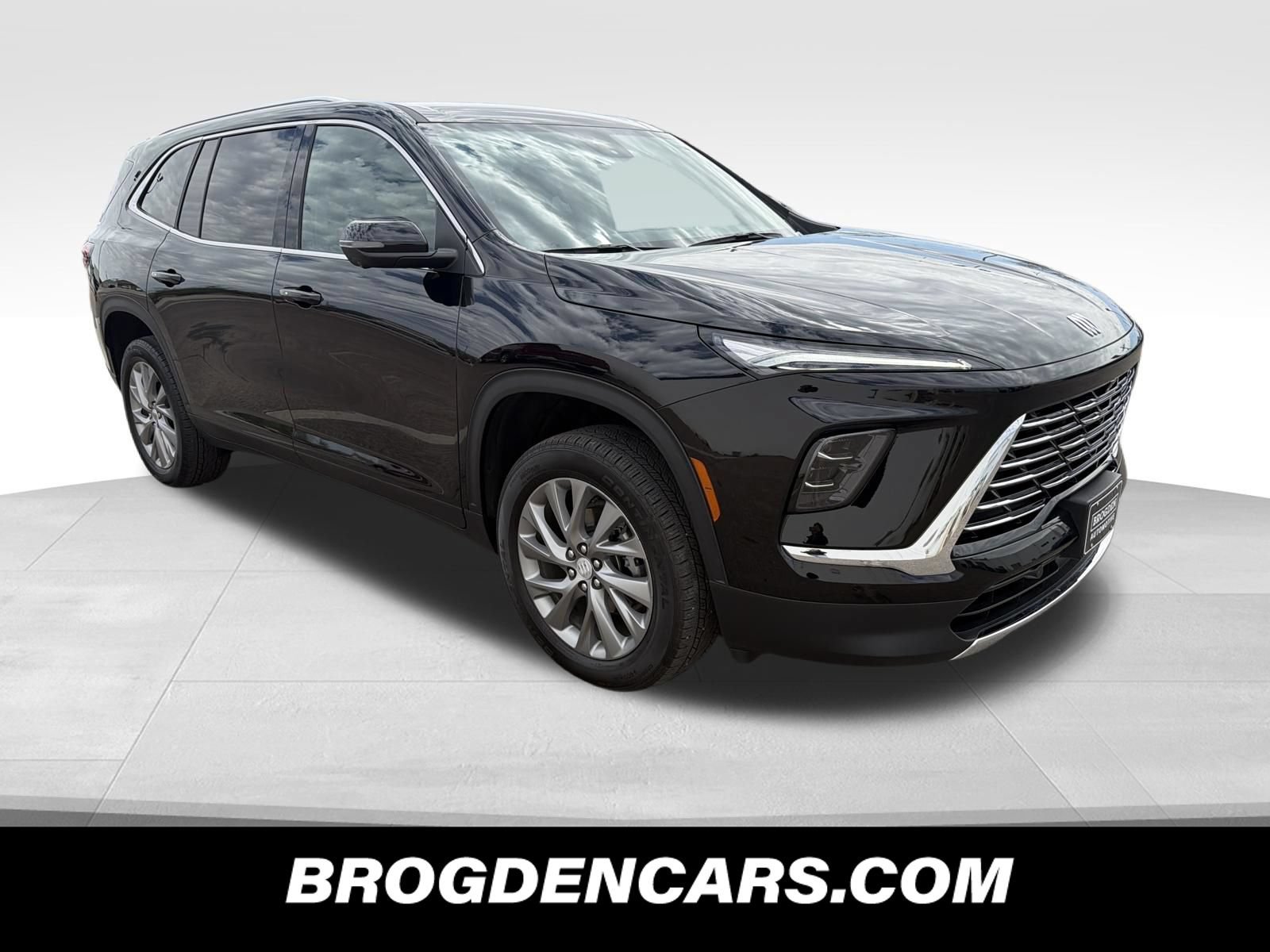 Used 2025 Buick Enclave Preferred FWD image 1