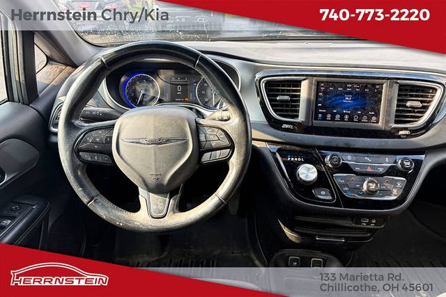 Used 2018 Chrysler Pacifica Touring Plus w/ S Appearance Package FWD image 7