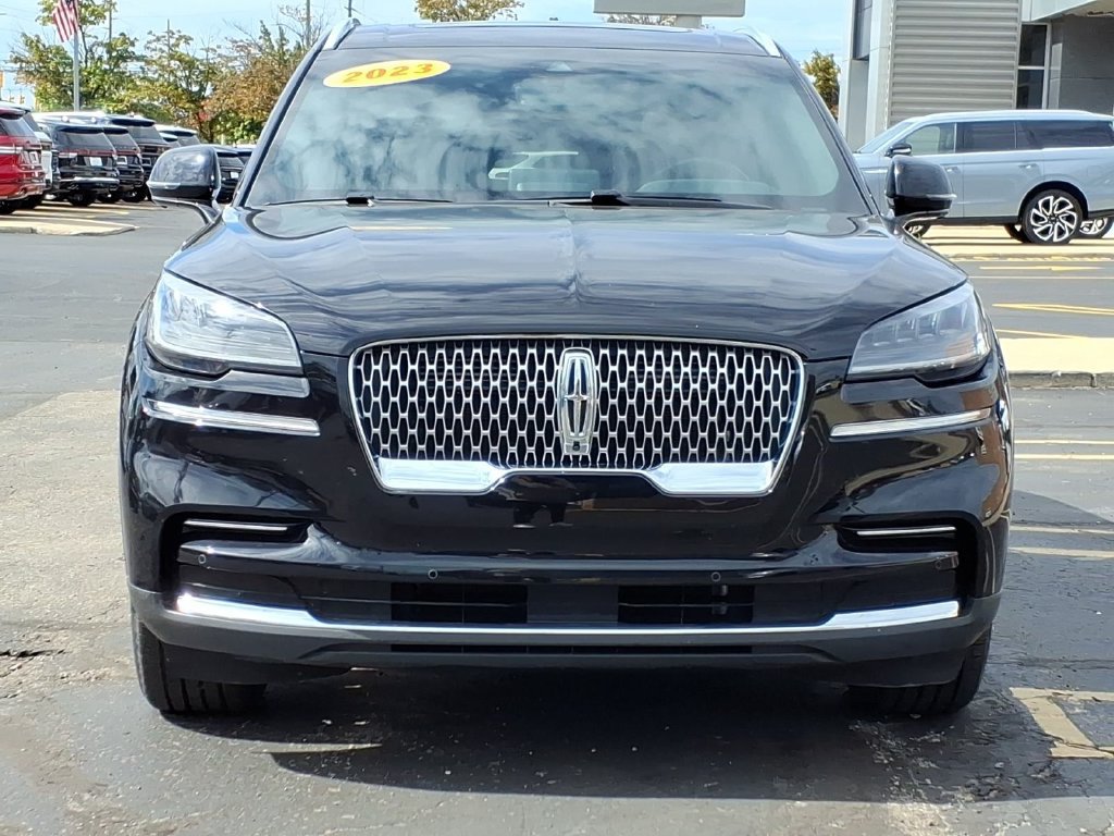 Certified 2023 Lincoln Aviator Reserve w/ Elements Package Plus AWD/4WD image 2