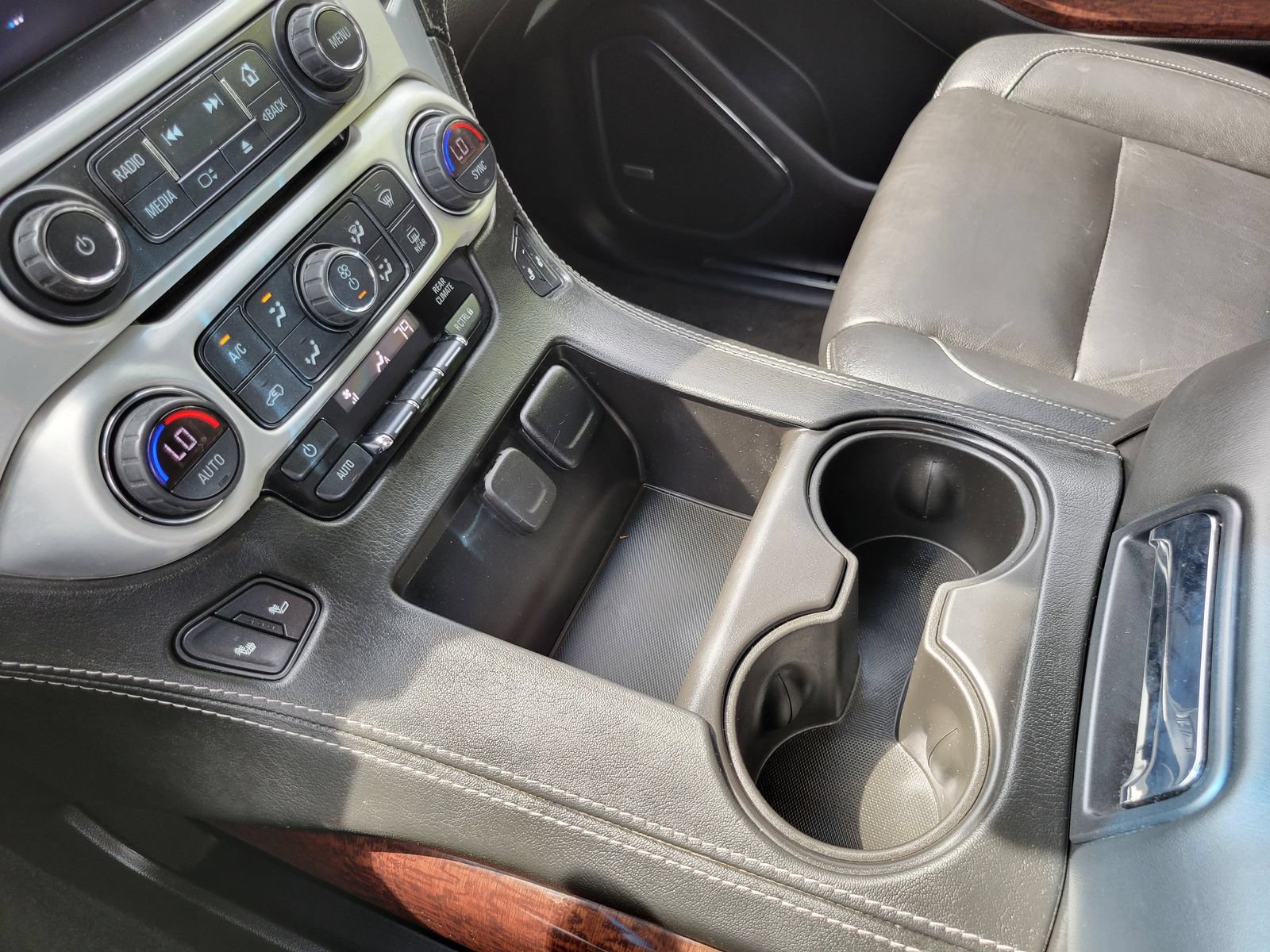 Used 2018 GMC Yukon SLT AWD/4WD image 19