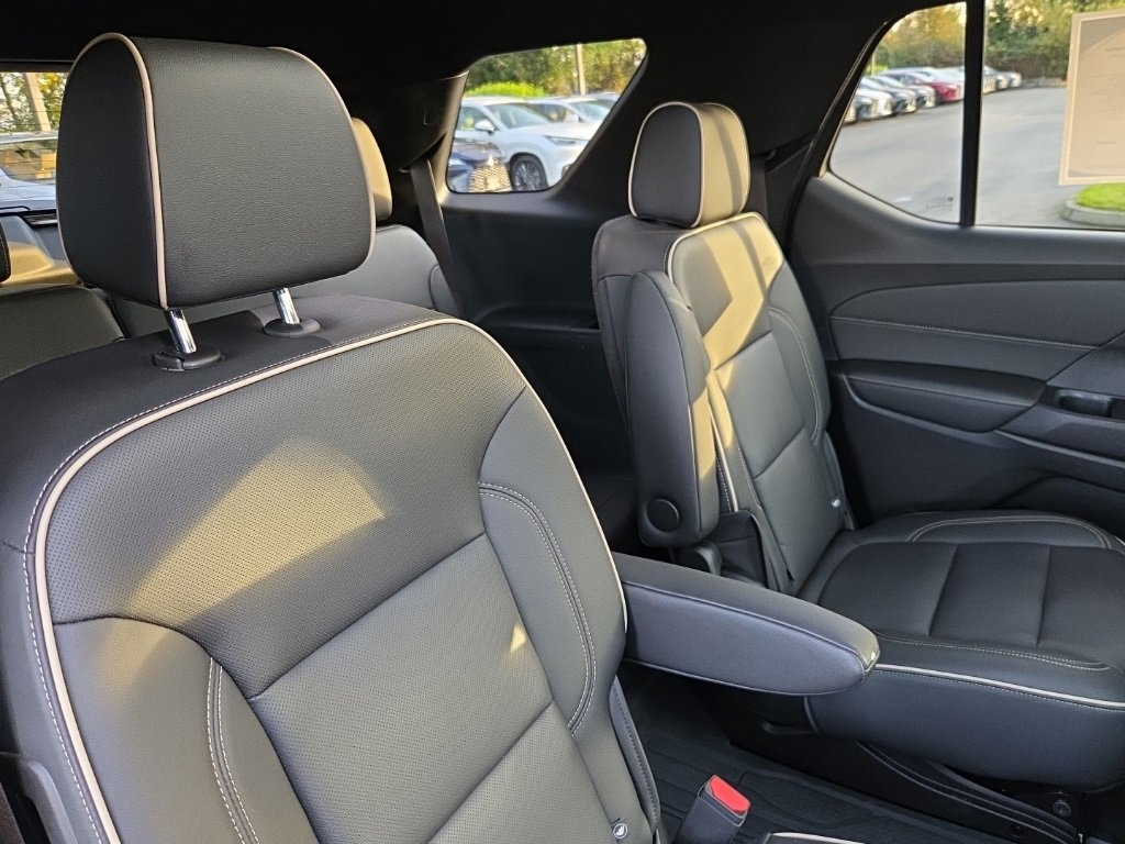 Used 2022 Chevrolet Traverse Premier w/ Redline Edition image 18