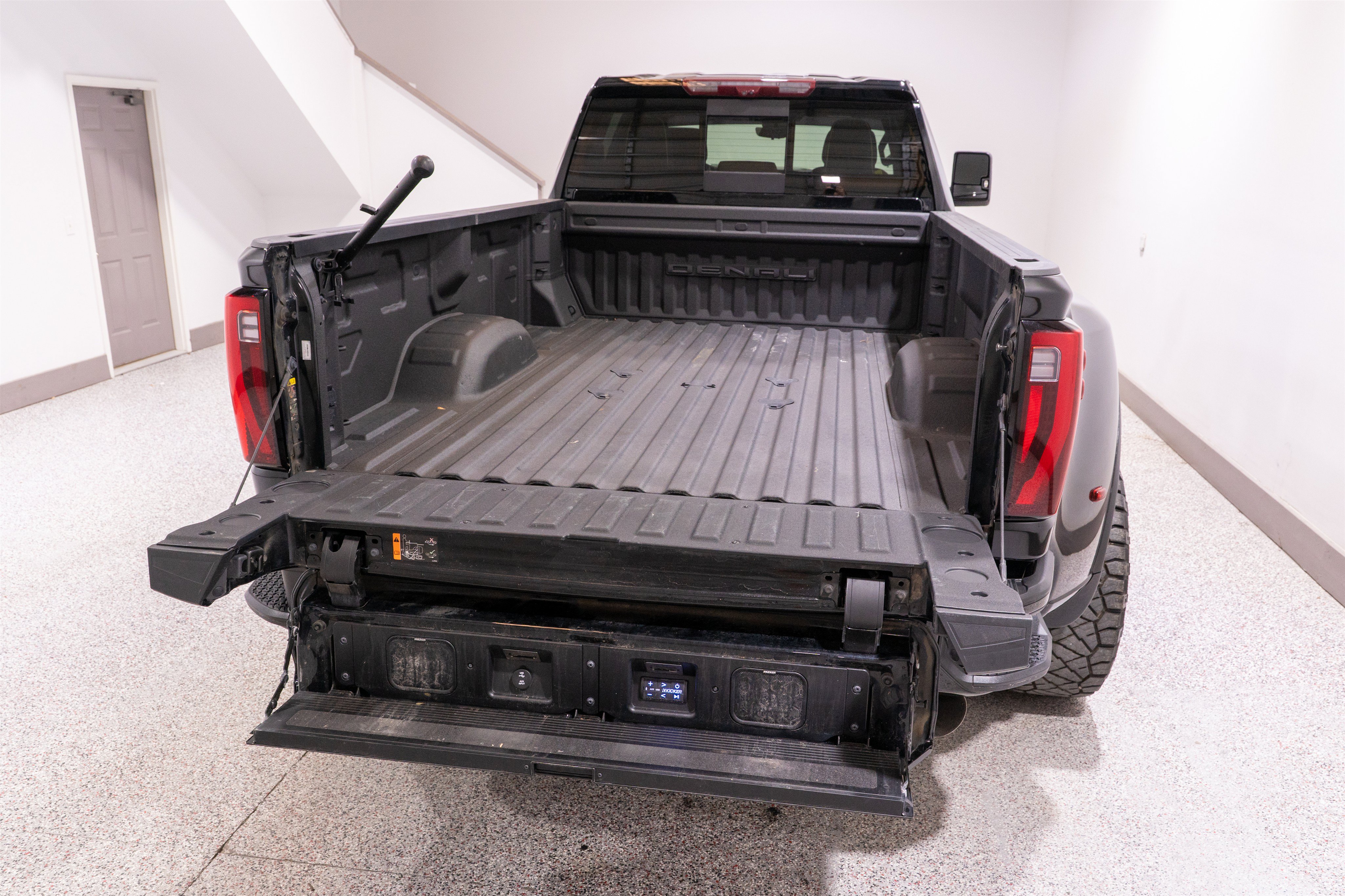 Used 2024 GMC Sierra 3500 Denali Ultimate AWD/4WD image 12