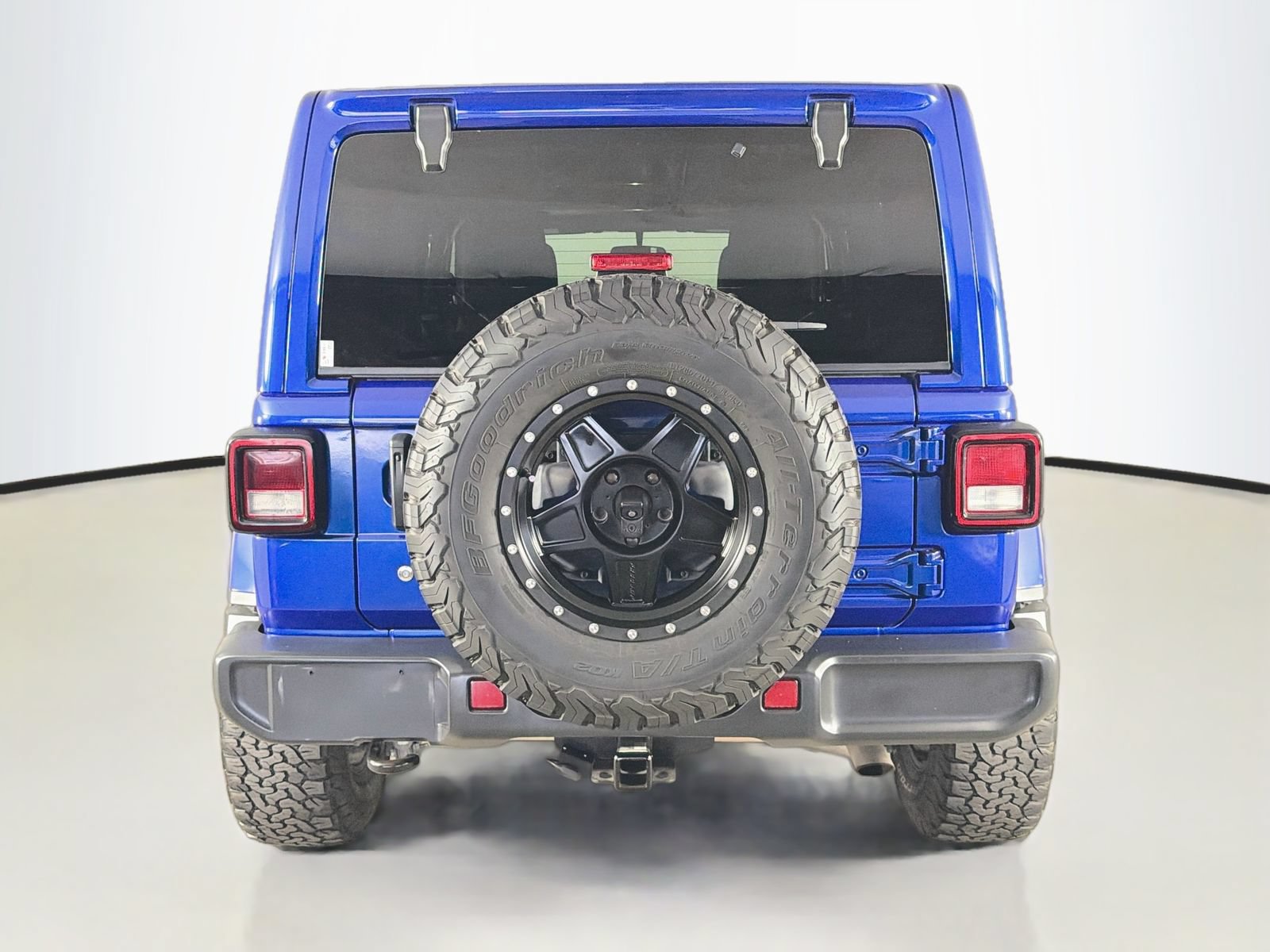 Used 2018 Jeep Wrangler Unlimited Sahara AWD/4WD image 6